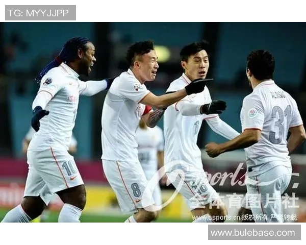 山东鲁能迎战大阪樱花全力争胜展现球队实力与风采